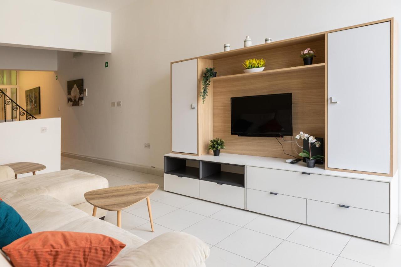Entire Luxury Sliema Townhouse Steps From Beach Extérieur photo