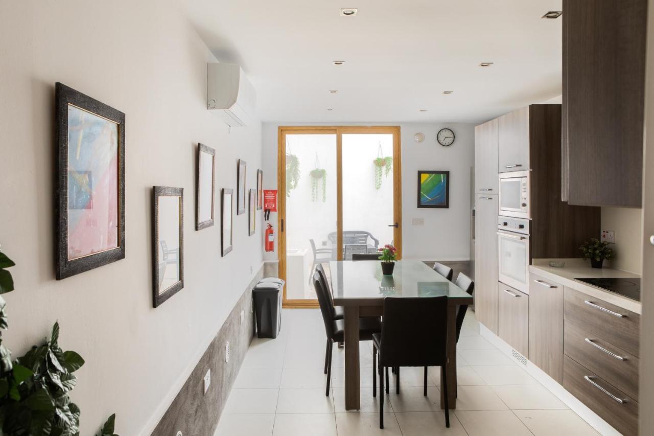 Entire Luxury Sliema Townhouse Steps From Beach Extérieur photo